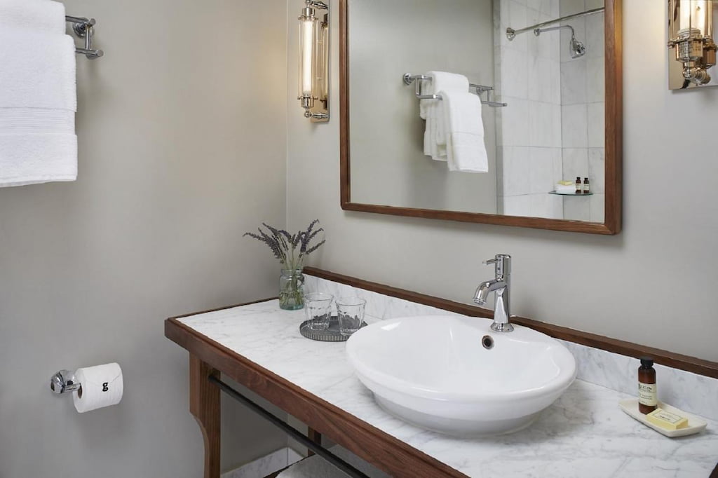 bathroom with an oval sink below the mirror