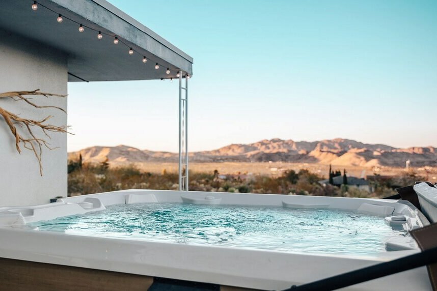 outdoor jacuzzi pool in one of the coolest hotels in Joshua tree CA with the desert in the distance on a clear day