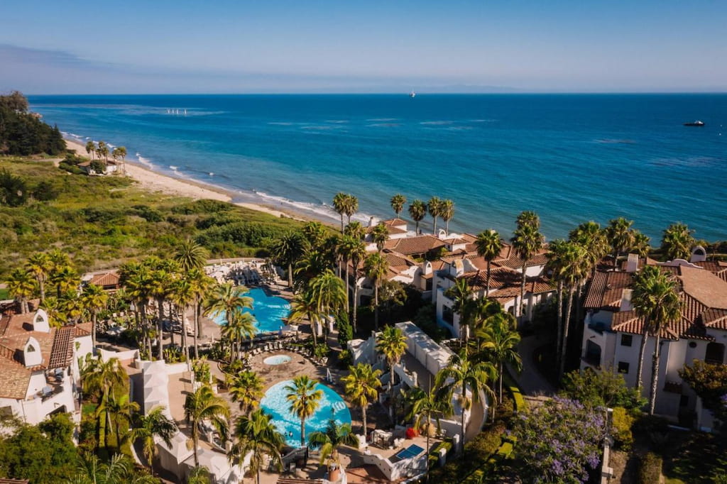Overview of the Santa Barbara California hotel near the beach under a clear sky.